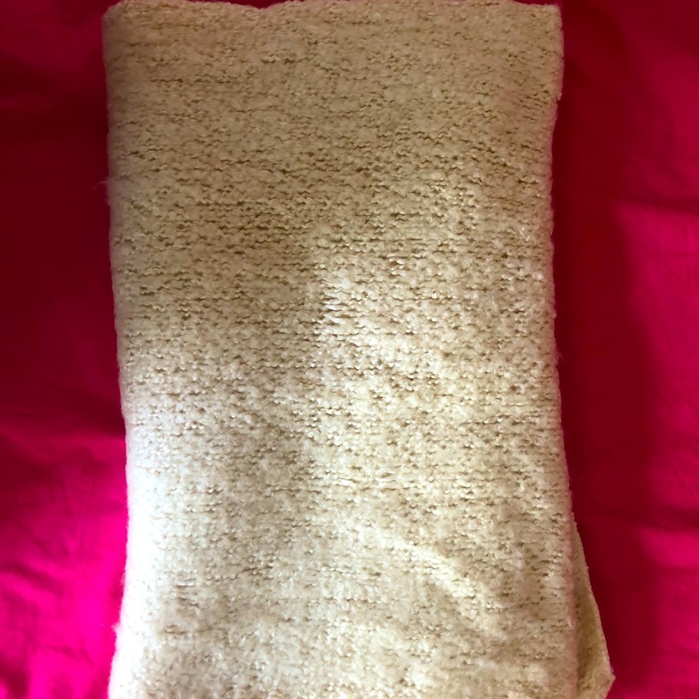 Soft and luxurious long scarf